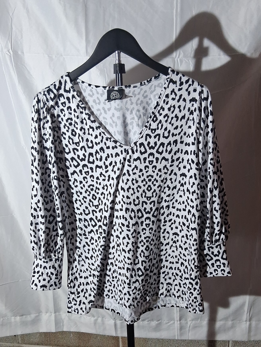 Leopard Print V-Neck Long Sleeve Top - Black & White